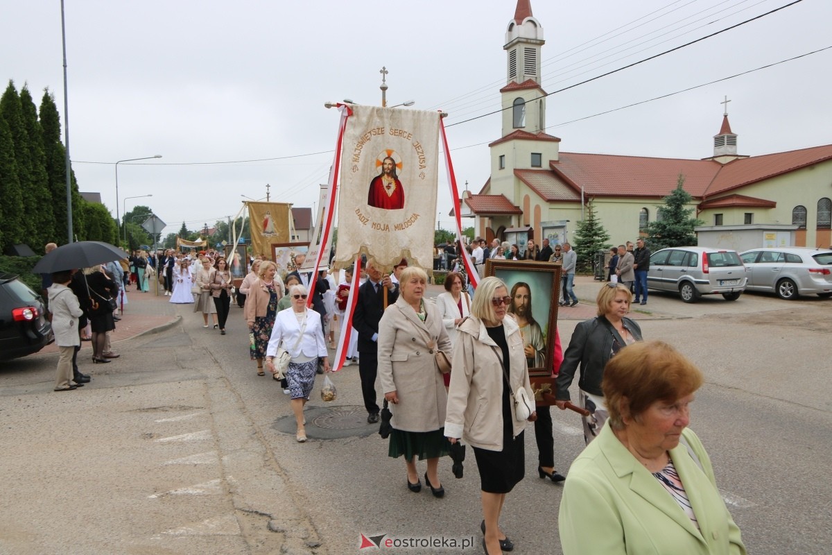 Procesja Bożego Ciała w parafii pw. NMP Królowej Rodzin [4.06.2026] - zdjęcie #60 - eOstroleka.pl
