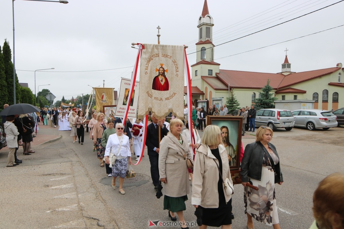 Procesja Bożego Ciała w parafii pw. NMP Królowej Rodzin [4.06.2026] - zdjęcie #59 - eOstroleka.pl