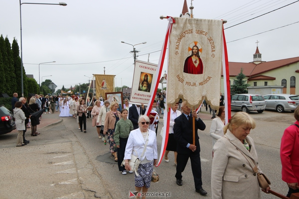 Procesja Bożego Ciała w parafii pw. NMP Królowej Rodzin [4.06.2026] - zdjęcie #57 - eOstroleka.pl