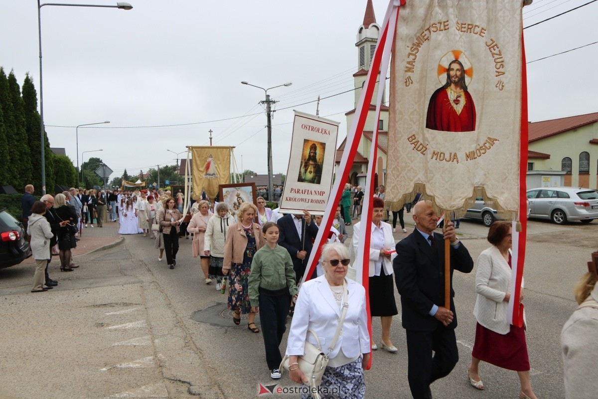 Procesja Bożego Ciała w parafii pw. NMP Królowej Rodzin [4.06.2026] - zdjęcie #56 - eOstroleka.pl