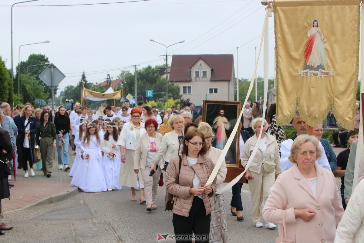 Procesja Bożego Ciała w parafii pw. NMP Królowej Rodzin [4.06.2026] - zdjęcie #53 - eOstroleka.pl