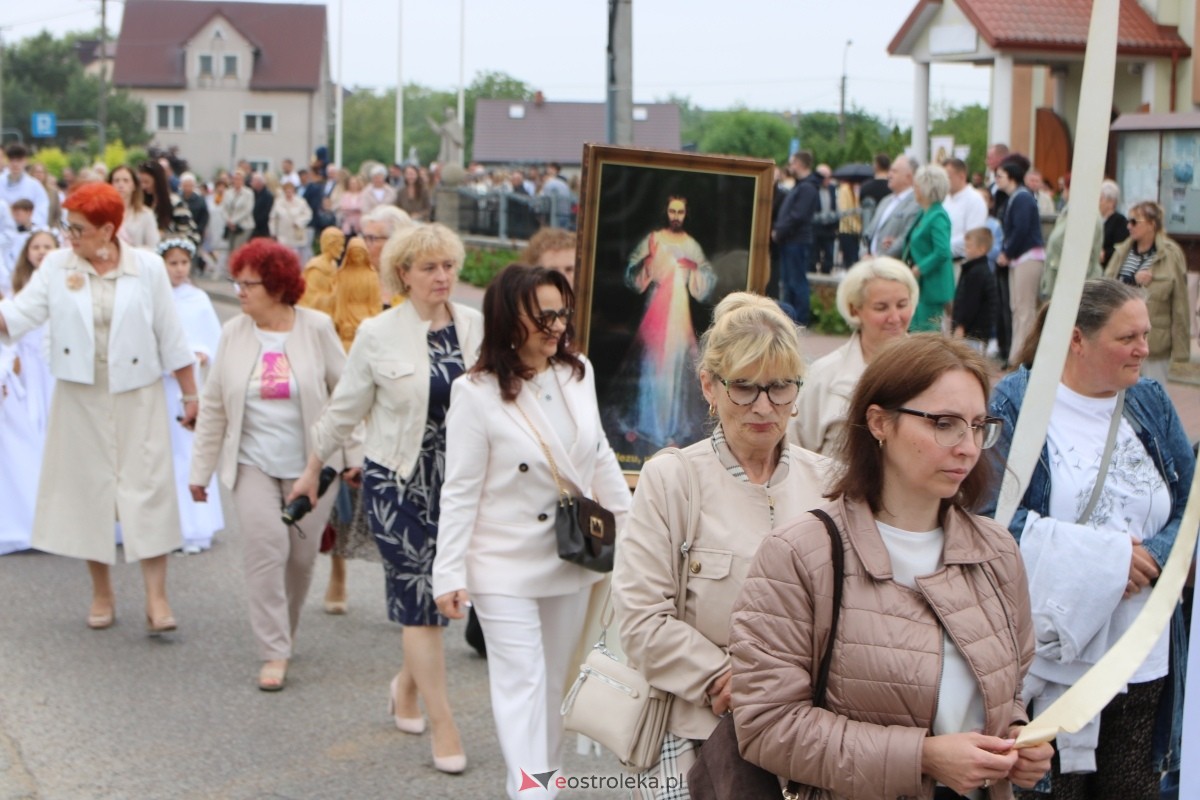 Procesja Bożego Ciała w parafii pw. NMP Królowej Rodzin [4.06.2026] - zdjęcie #52 - eOstroleka.pl