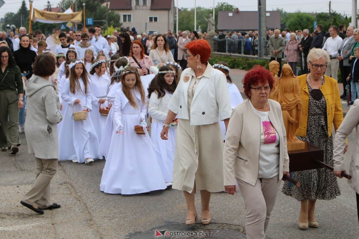 Procesja Bożego Ciała w parafii pw. NMP Królowej Rodzin [4.06.2026] - zdjęcie #48 - eOstroleka.pl