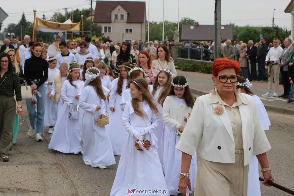 Procesja Bożego Ciała w parafii pw. NMP Królowej Rodzin [4.06.2026] - zdjęcie #46 - eOstroleka.pl