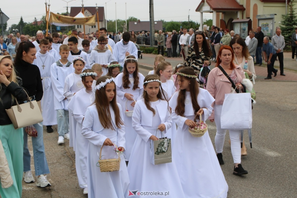 Procesja Bożego Ciała w parafii pw. NMP Królowej Rodzin [4.06.2026] - zdjęcie #35 - eOstroleka.pl
