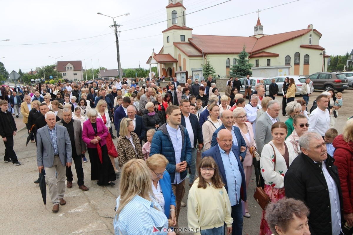 Procesja Bożego Ciała w parafii pw. NMP Królowej Rodzin [4.06.2026] - zdjęcie #17 - eOstroleka.pl