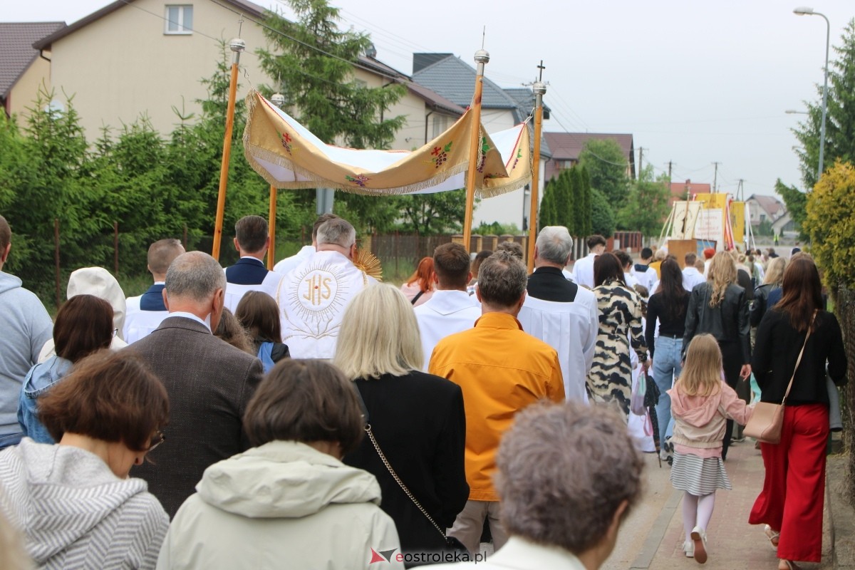 Procesja Bożego Ciała w parafii pw. NMP Królowej Rodzin [4.06.2026] - zdjęcie #14 - eOstroleka.pl