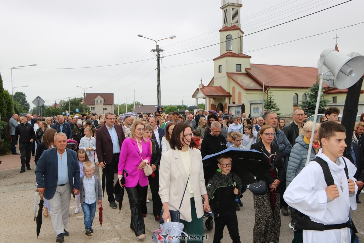 Procesja Bożego Ciała w parafii pw. NMP Królowej Rodzin [4.06.2026] - zdjęcie #9 - eOstroleka.pl