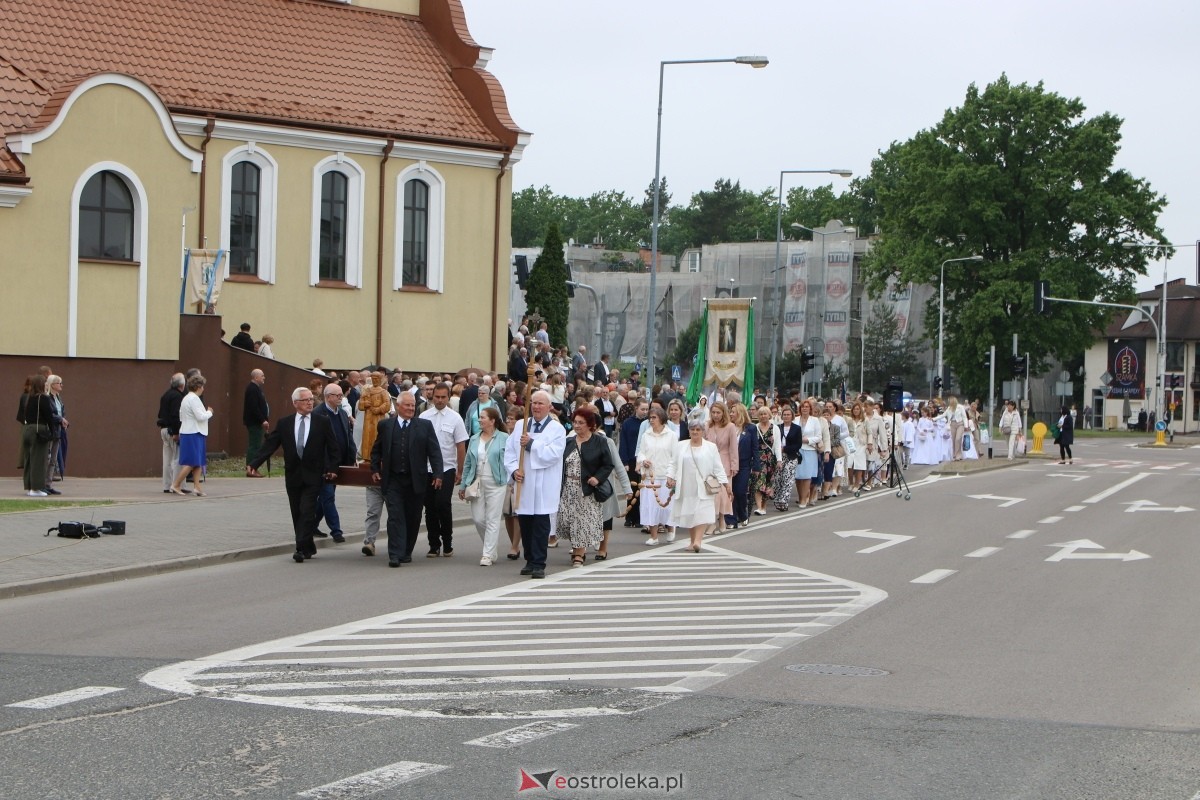 Uroczysta procesja Bożego Ciała w parafii pw. św. Franciszka z Asyżu [4.06.2026] - zdjęcie #143 - eOstroleka.pl