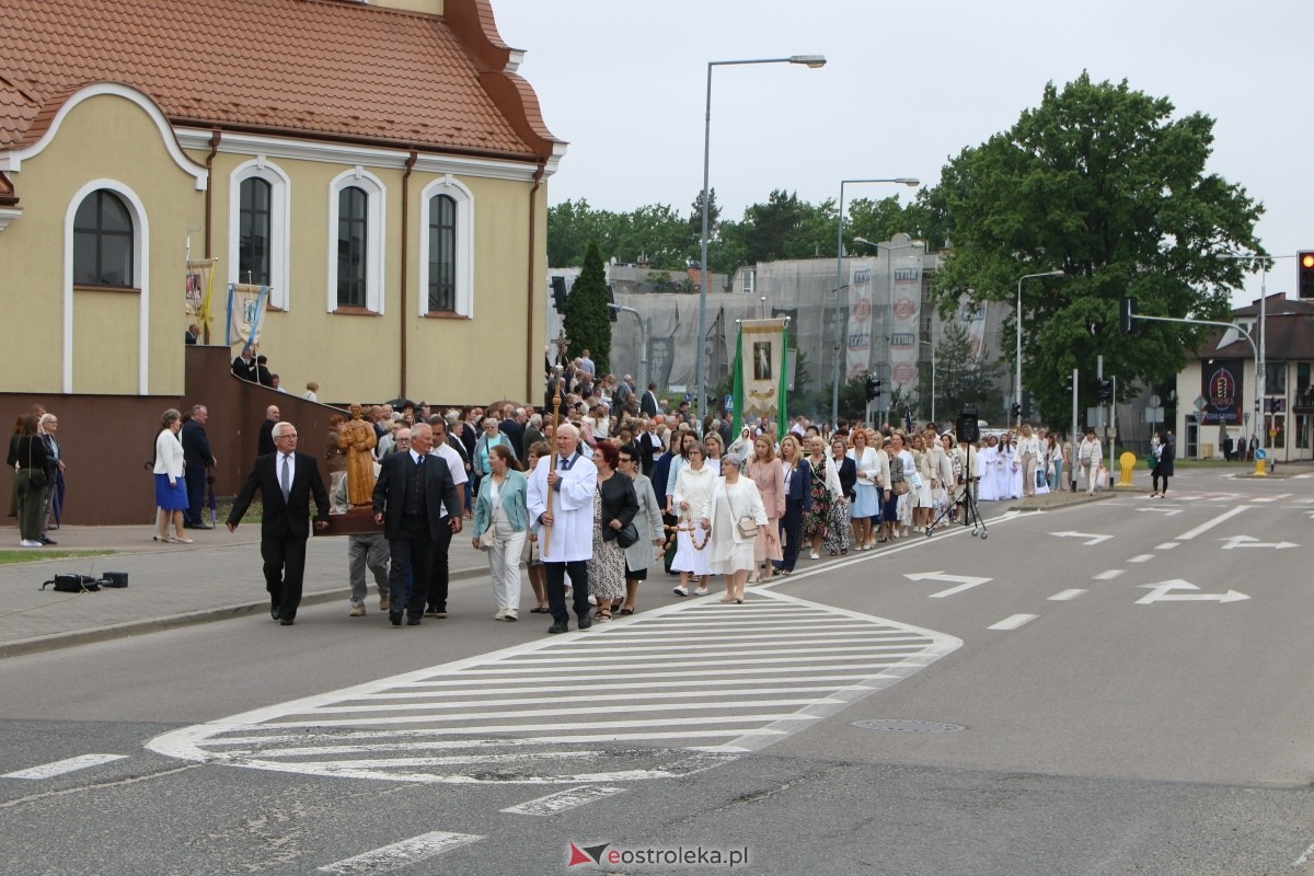 Uroczysta procesja Bożego Ciała w parafii pw. św. Franciszka z Asyżu [4.06.2026] - zdjęcie #142 - eOstroleka.pl