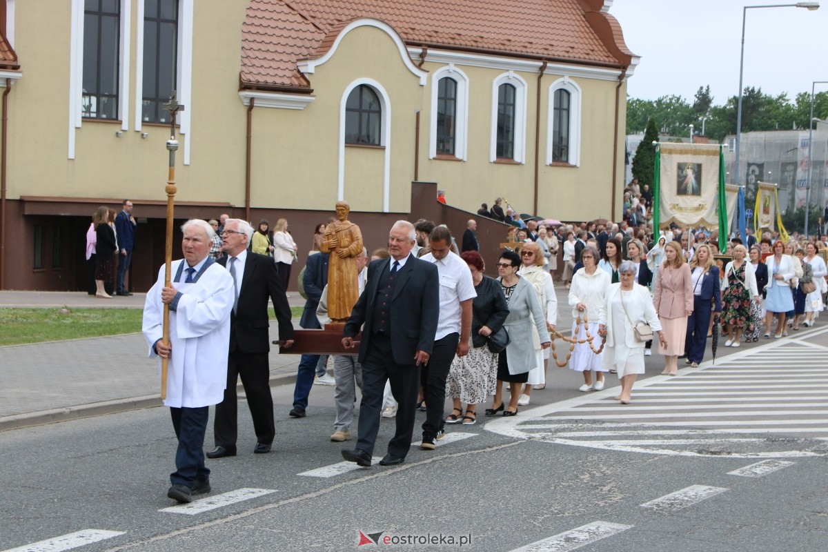 Uroczysta procesja Bożego Ciała w parafii pw. św. Franciszka z Asyżu [4.06.2026] - zdjęcie #141 - eOstroleka.pl