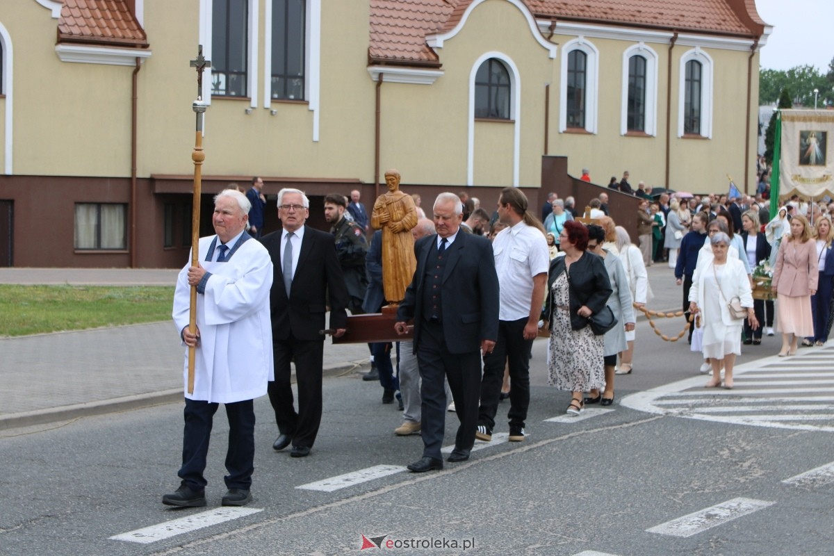 Uroczysta procesja Bożego Ciała w parafii pw. św. Franciszka z Asyżu [4.06.2026] - zdjęcie #140 - eOstroleka.pl