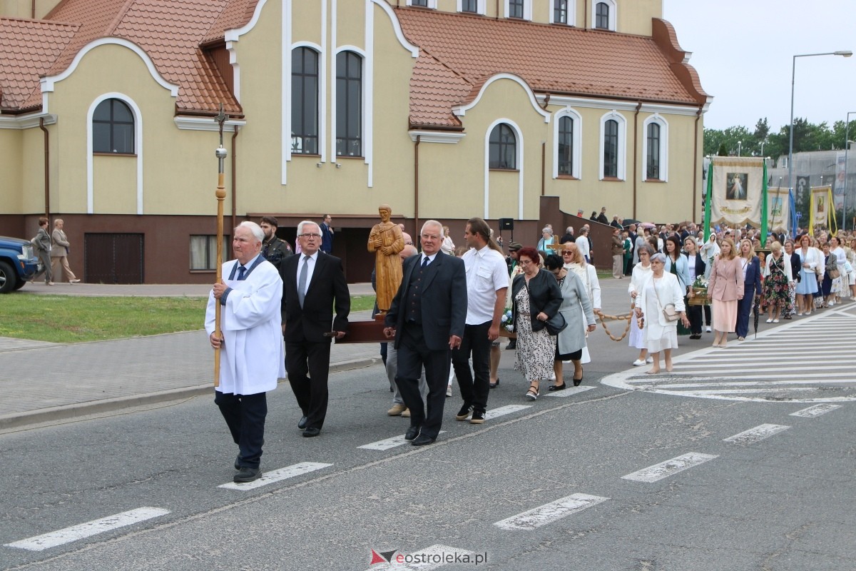 Uroczysta procesja Bożego Ciała w parafii pw. św. Franciszka z Asyżu [4.06.2026] - zdjęcie #139 - eOstroleka.pl