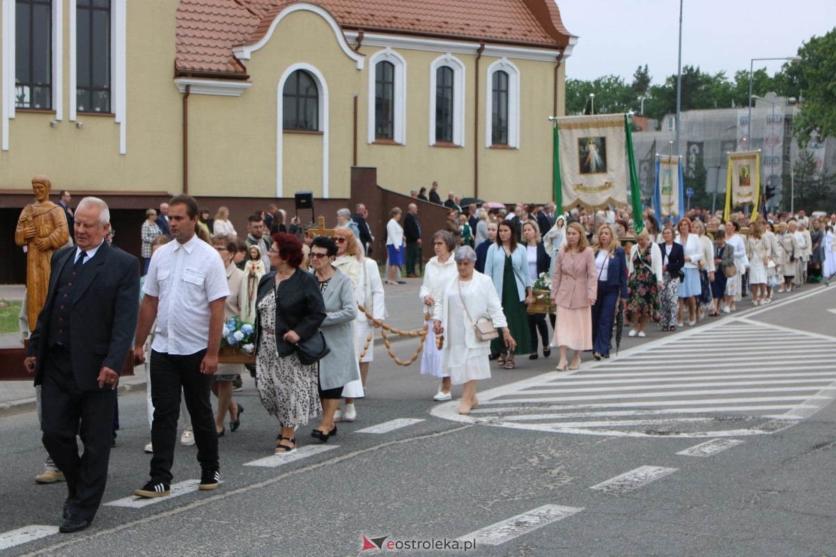 Uroczysta procesja Bożego Ciała w parafii pw. św. Franciszka z Asyżu [4.06.2026] - zdjęcie #138 - eOstroleka.pl
