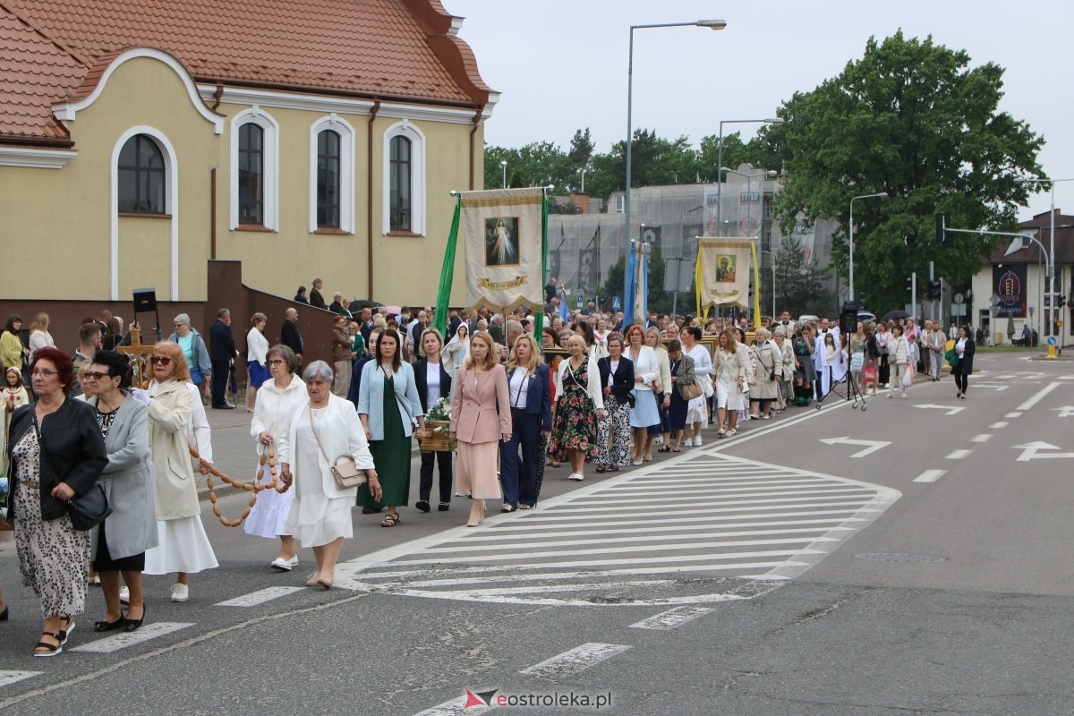 Uroczysta procesja Bożego Ciała w parafii pw. św. Franciszka z Asyżu [4.06.2026] - zdjęcie #137 - eOstroleka.pl