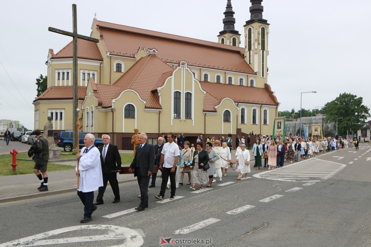 Uroczysta procesja Bożego Ciała w parafii pw. św. Franciszka z Asyżu [4.06.2026] - zdjęcie #136 - eOstroleka.pl