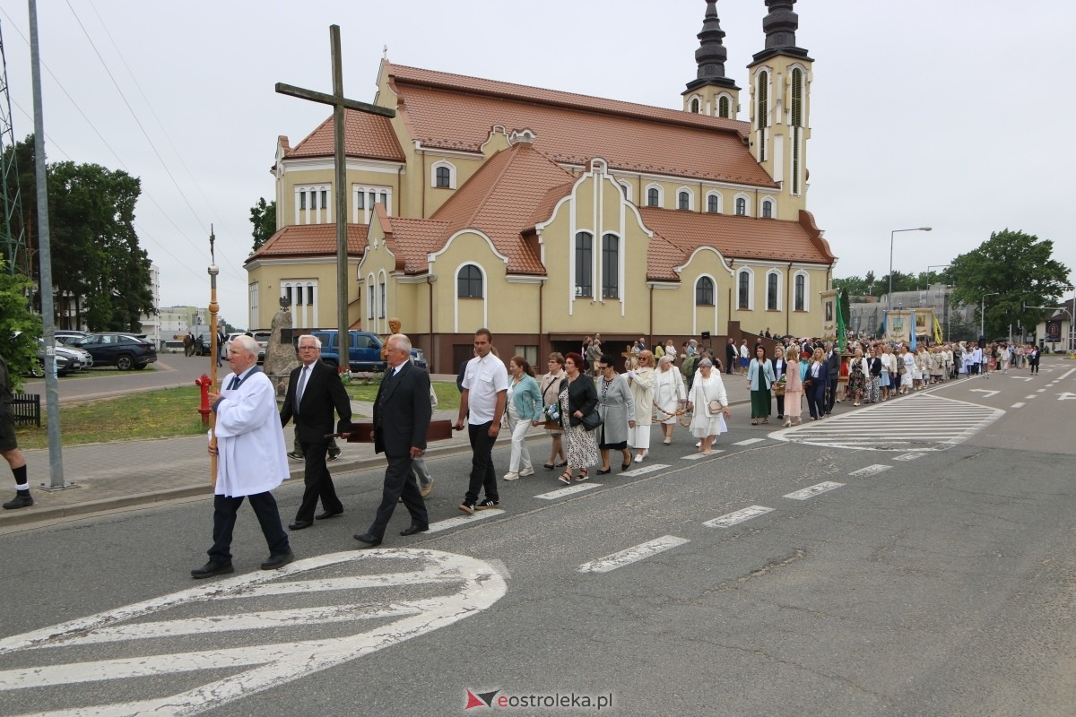 Uroczysta procesja Bożego Ciała w parafii pw. św. Franciszka z Asyżu [4.06.2026] - zdjęcie #135 - eOstroleka.pl