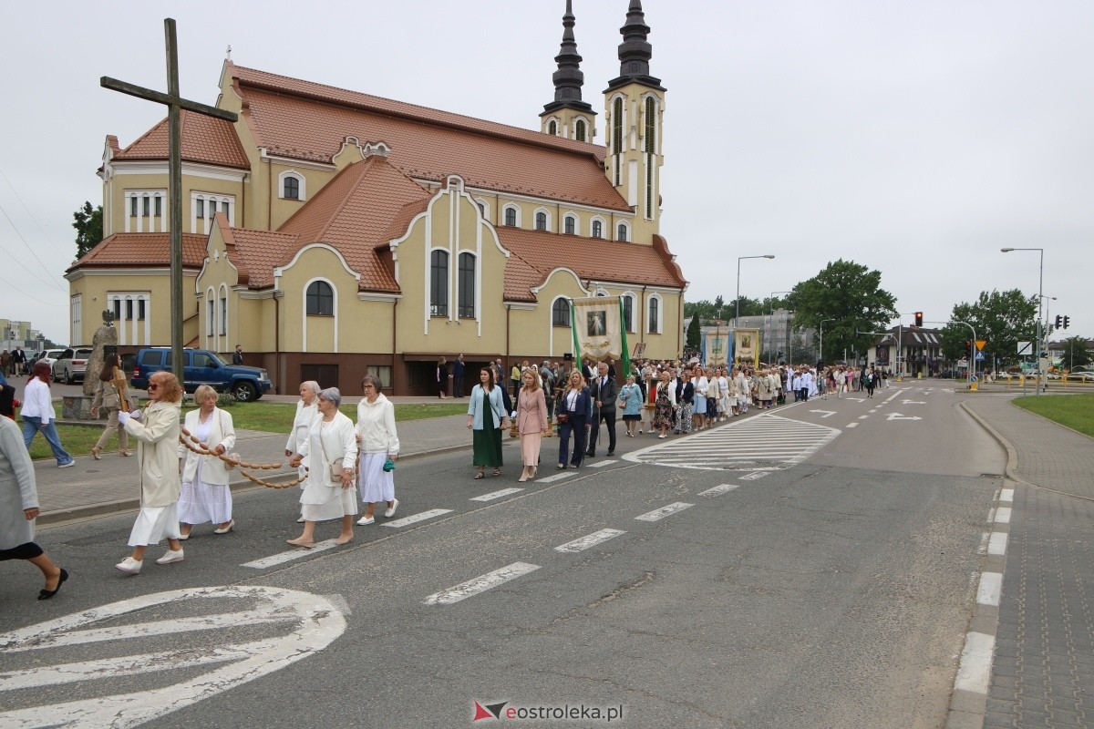 Uroczysta procesja Bożego Ciała w parafii pw. św. Franciszka z Asyżu [4.06.2026] - zdjęcie #134 - eOstroleka.pl