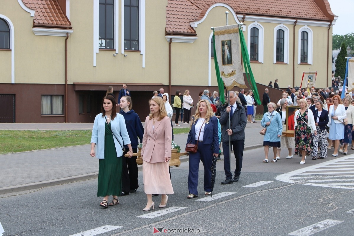 Uroczysta procesja Bożego Ciała w parafii pw. św. Franciszka z Asyżu [4.06.2026] - zdjęcie #133 - eOstroleka.pl