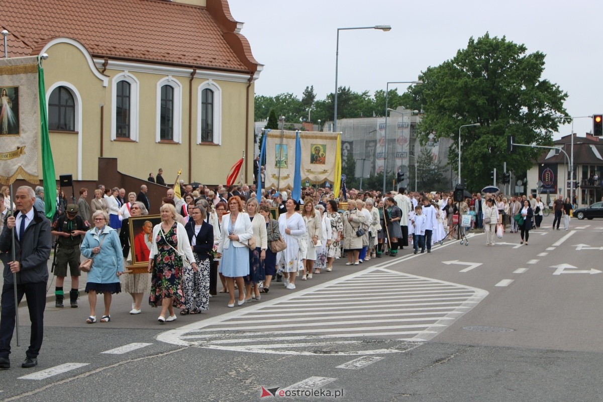 Uroczysta procesja Bożego Ciała w parafii pw. św. Franciszka z Asyżu [4.06.2026] - zdjęcie #131 - eOstroleka.pl
