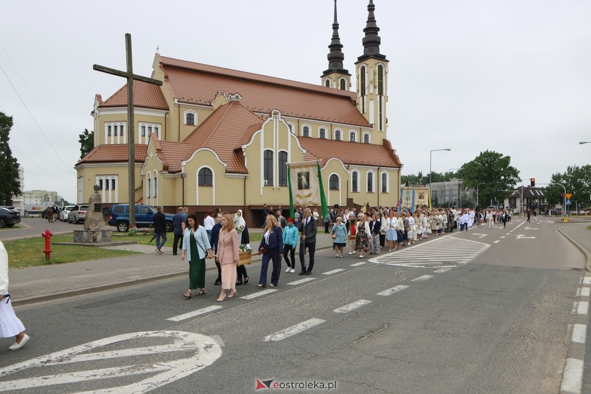 Uroczysta procesja Bożego Ciała w parafii pw. św. Franciszka z Asyżu [4.06.2026] - zdjęcie #130 - eOstroleka.pl