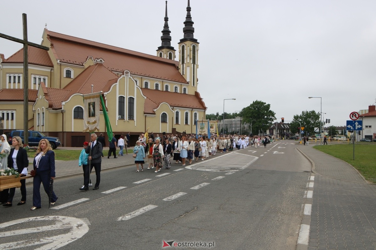 Uroczysta procesja Bożego Ciała w parafii pw. św. Franciszka z Asyżu [4.06.2026] - zdjęcie #129 - eOstroleka.pl