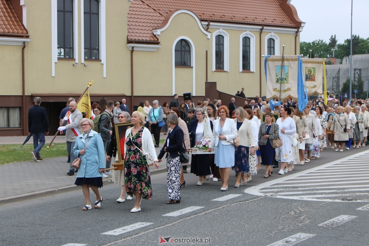 Uroczysta procesja Bożego Ciała w parafii pw. św. Franciszka z Asyżu [4.06.2026] - zdjęcie #128 - eOstroleka.pl