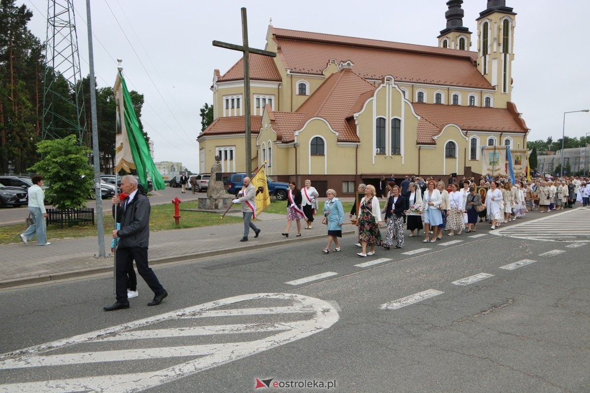 Uroczysta procesja Bożego Ciała w parafii pw. św. Franciszka z Asyżu [4.06.2026] - zdjęcie #122 - eOstroleka.pl