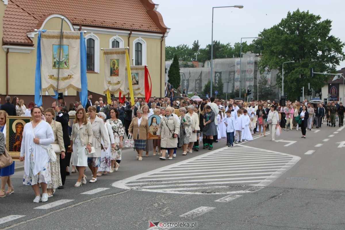 Uroczysta procesja Bożego Ciała w parafii pw. św. Franciszka z Asyżu [4.06.2026] - zdjęcie #119 - eOstroleka.pl