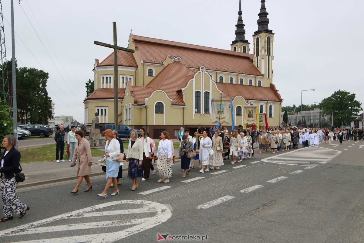 Uroczysta procesja Bożego Ciała w parafii pw. św. Franciszka z Asyżu [4.06.2026] - zdjęcie #117 - eOstroleka.pl