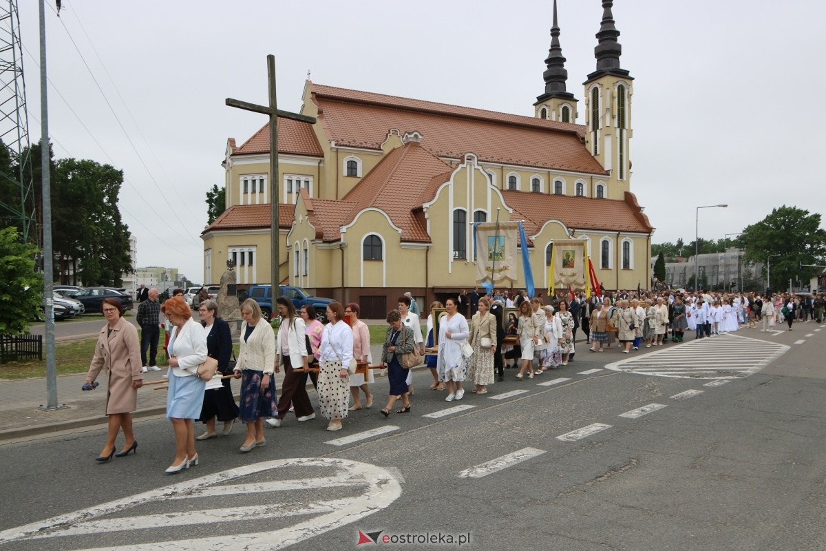 Uroczysta procesja Bożego Ciała w parafii pw. św. Franciszka z Asyżu [4.06.2026] - zdjęcie #116 - eOstroleka.pl