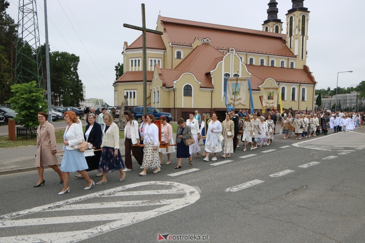 Uroczysta procesja Bożego Ciała w parafii pw. św. Franciszka z Asyżu [4.06.2026] - zdjęcie #115 - eOstroleka.pl
