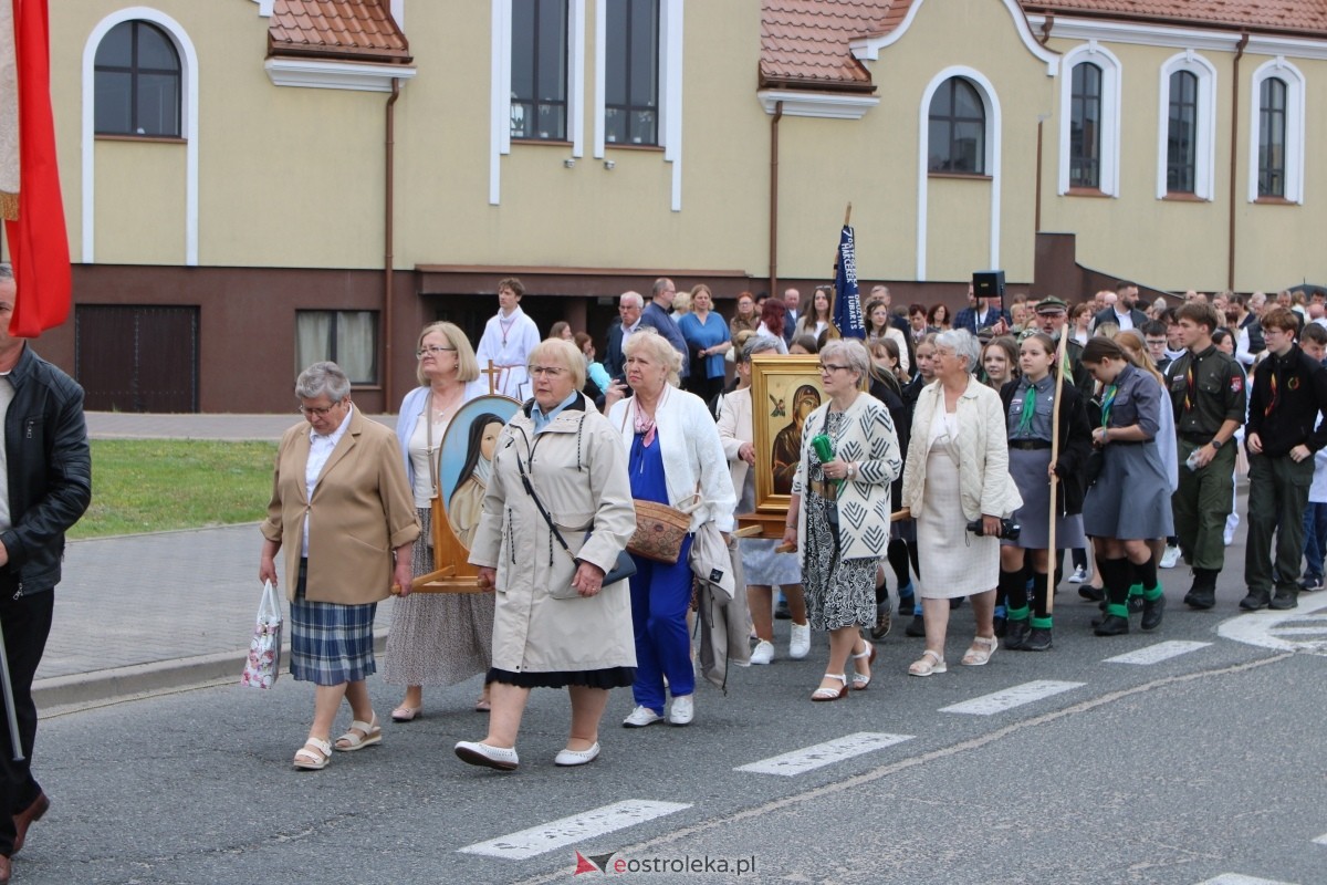 Uroczysta procesja Bożego Ciała w parafii pw. św. Franciszka z Asyżu [4.06.2026] - zdjęcie #110 - eOstroleka.pl