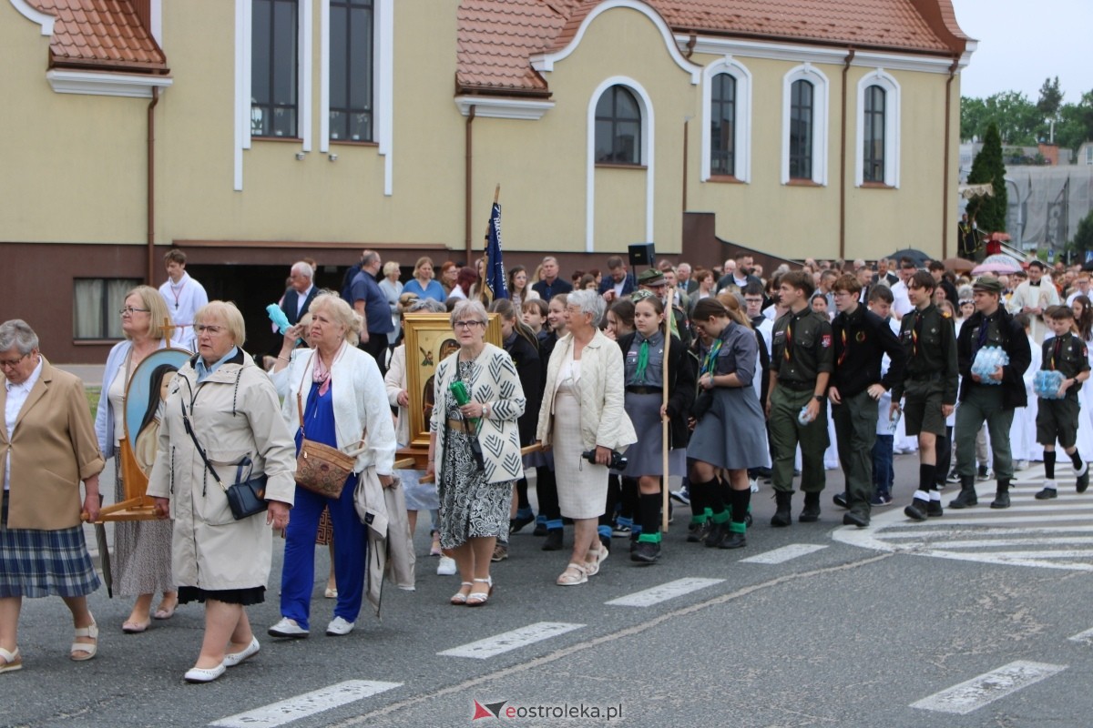 Uroczysta procesja Bożego Ciała w parafii pw. św. Franciszka z Asyżu [4.06.2026] - zdjęcie #109 - eOstroleka.pl