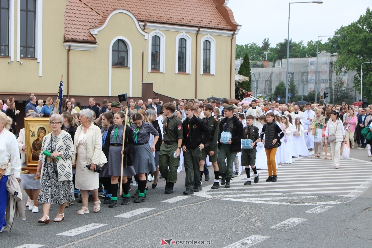 Uroczysta procesja Bożego Ciała w parafii pw. św. Franciszka z Asyżu [4.06.2026] - zdjęcie #108 - eOstroleka.pl
