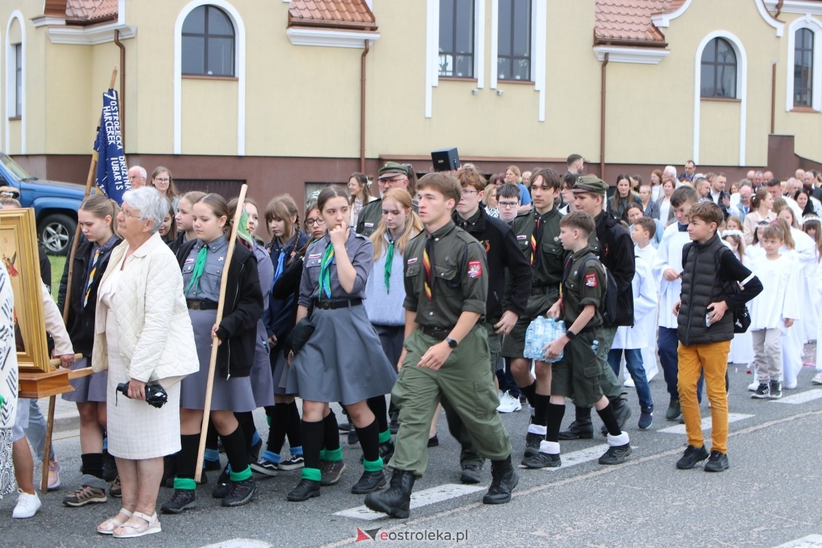 Uroczysta procesja Bożego Ciała w parafii pw. św. Franciszka z Asyżu [4.06.2026] - zdjęcie #107 - eOstroleka.pl