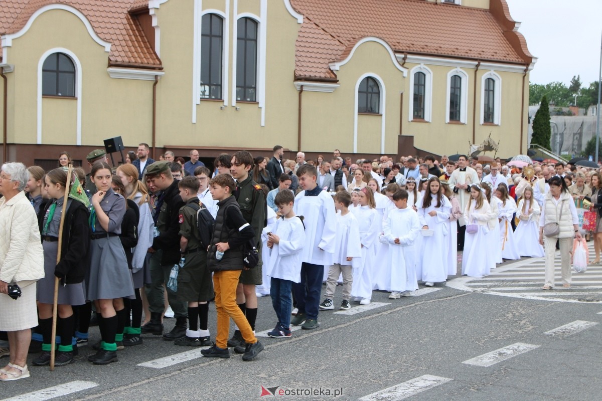 Uroczysta procesja Bożego Ciała w parafii pw. św. Franciszka z Asyżu [4.06.2026] - zdjęcie #104 - eOstroleka.pl