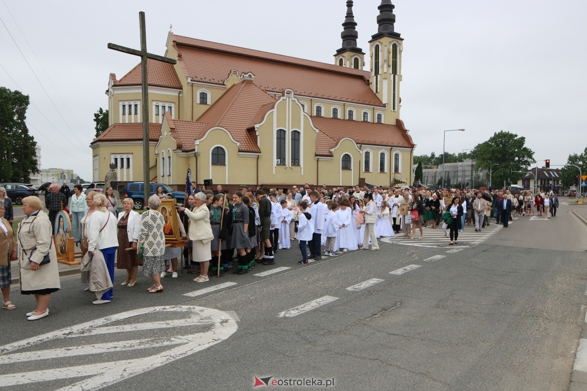 Uroczysta procesja Bożego Ciała w parafii pw. św. Franciszka z Asyżu [4.06.2026] - zdjęcie #102 - eOstroleka.pl