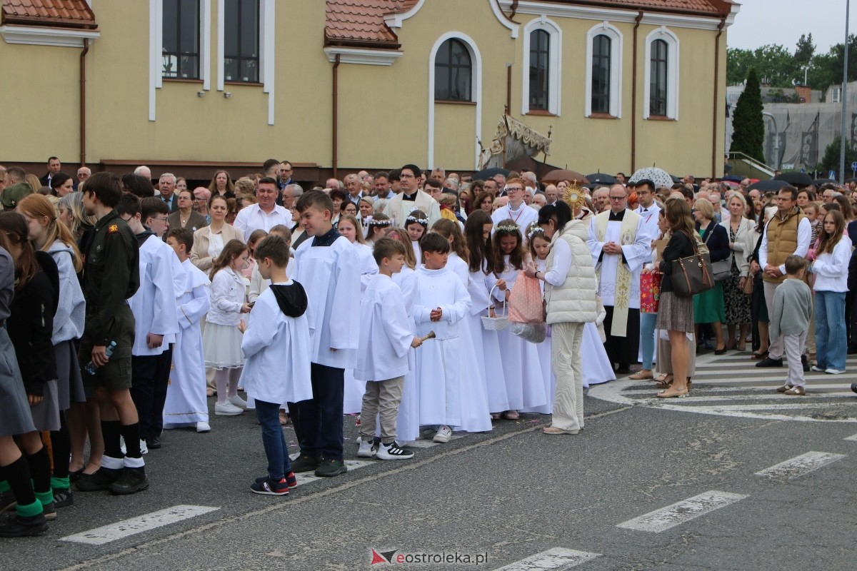 Uroczysta procesja Bożego Ciała w parafii pw. św. Franciszka z Asyżu [4.06.2026] - zdjęcie #100 - eOstroleka.pl