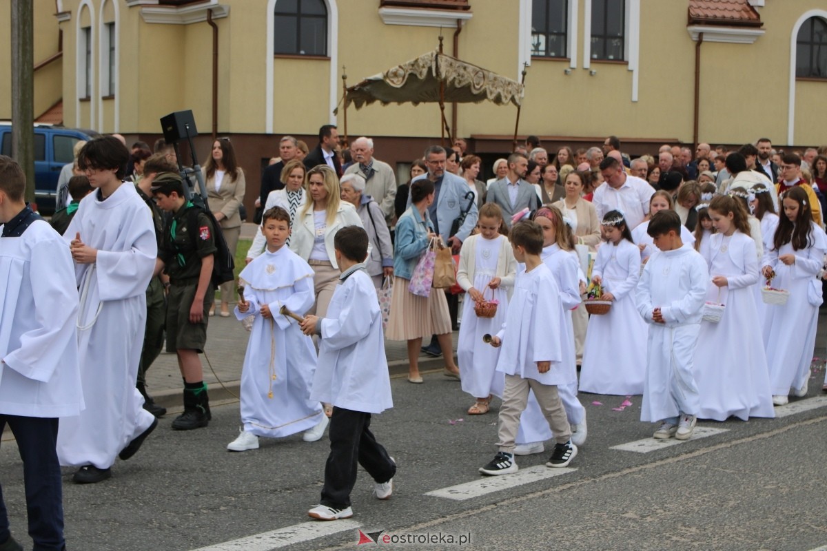 Uroczysta procesja Bożego Ciała w parafii pw. św. Franciszka z Asyżu [4.06.2026] - zdjęcie #98 - eOstroleka.pl