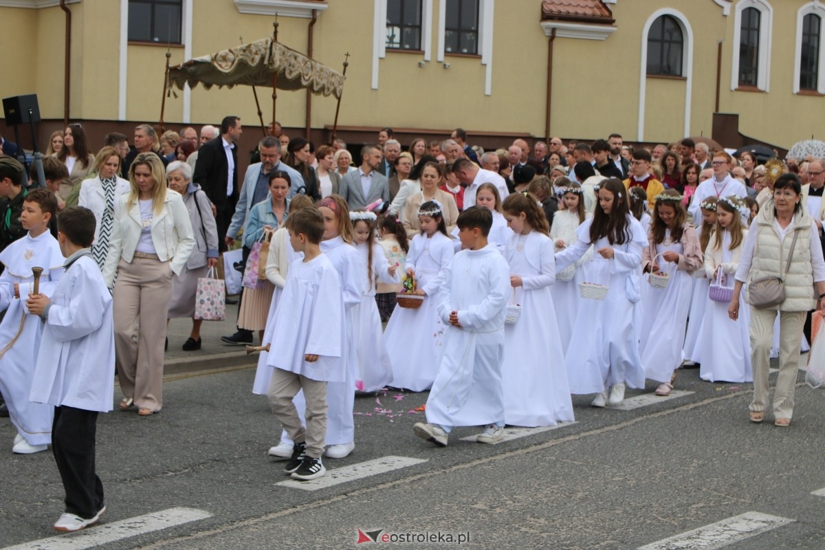 Uroczysta procesja Bożego Ciała w parafii pw. św. Franciszka z Asyżu [4.06.2026] - zdjęcie #97 - eOstroleka.pl