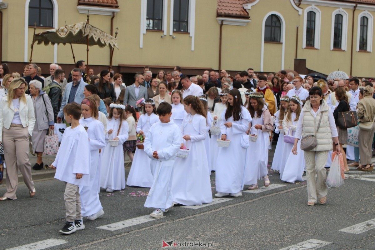 Uroczysta procesja Bożego Ciała w parafii pw. św. Franciszka z Asyżu [4.06.2026] - zdjęcie #96 - eOstroleka.pl