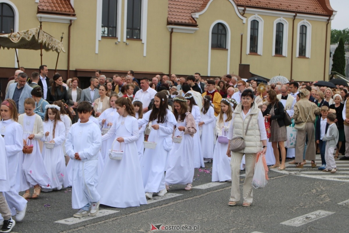 Uroczysta procesja Bożego Ciała w parafii pw. św. Franciszka z Asyżu [4.06.2026] - zdjęcie #95 - eOstroleka.pl
