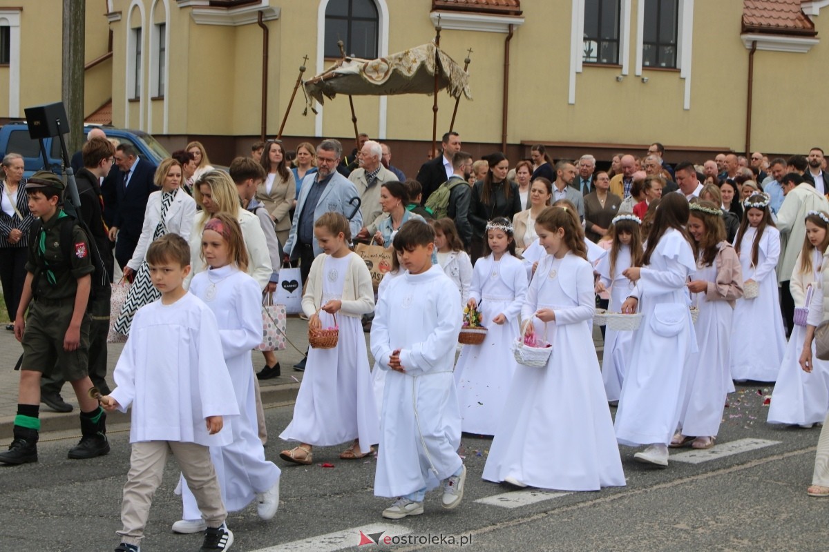 Uroczysta procesja Bożego Ciała w parafii pw. św. Franciszka z Asyżu [4.06.2026] - zdjęcie #94 - eOstroleka.pl