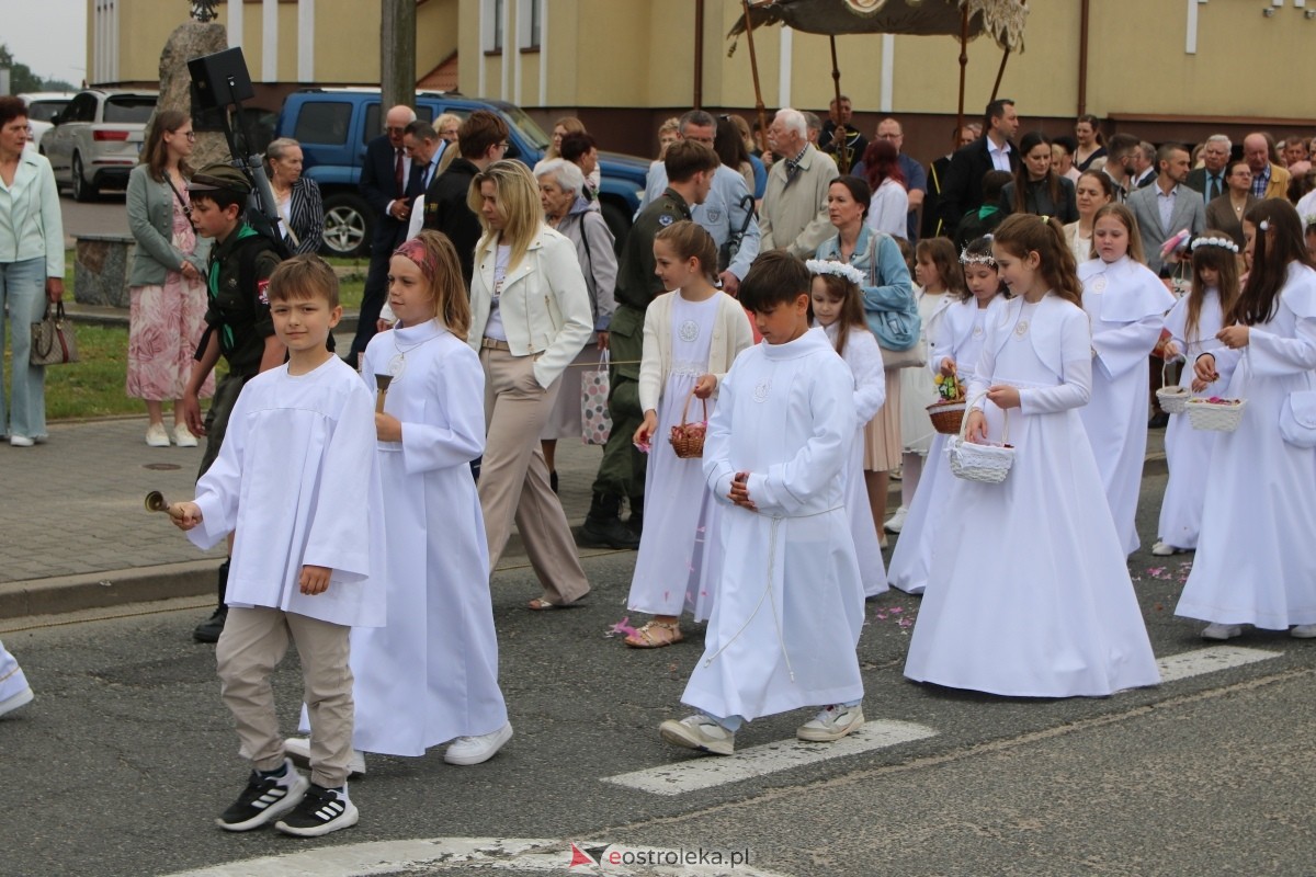 Uroczysta procesja Bożego Ciała w parafii pw. św. Franciszka z Asyżu [4.06.2026] - zdjęcie #93 - eOstroleka.pl