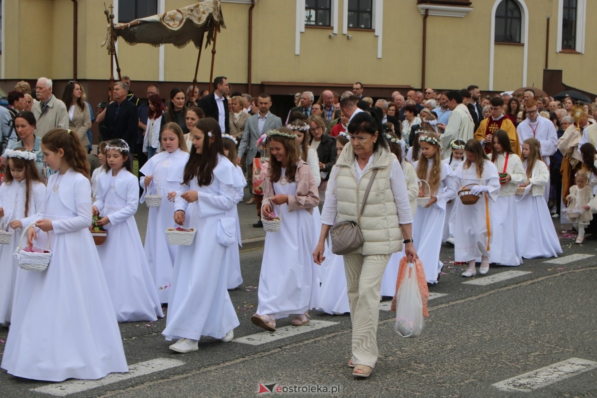Uroczysta procesja Bożego Ciała w parafii pw. św. Franciszka z Asyżu [4.06.2026] - zdjęcie #91 - eOstroleka.pl
