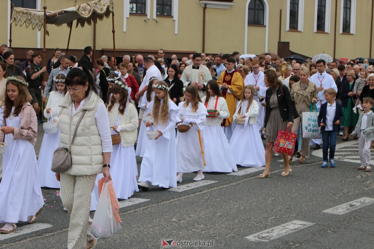 Uroczysta procesja Bożego Ciała w parafii pw. św. Franciszka z Asyżu [4.06.2026] - zdjęcie #89 - eOstroleka.pl
