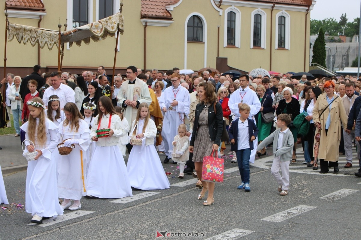 Uroczysta procesja Bożego Ciała w parafii pw. św. Franciszka z Asyżu [4.06.2026] - zdjęcie #87 - eOstroleka.pl