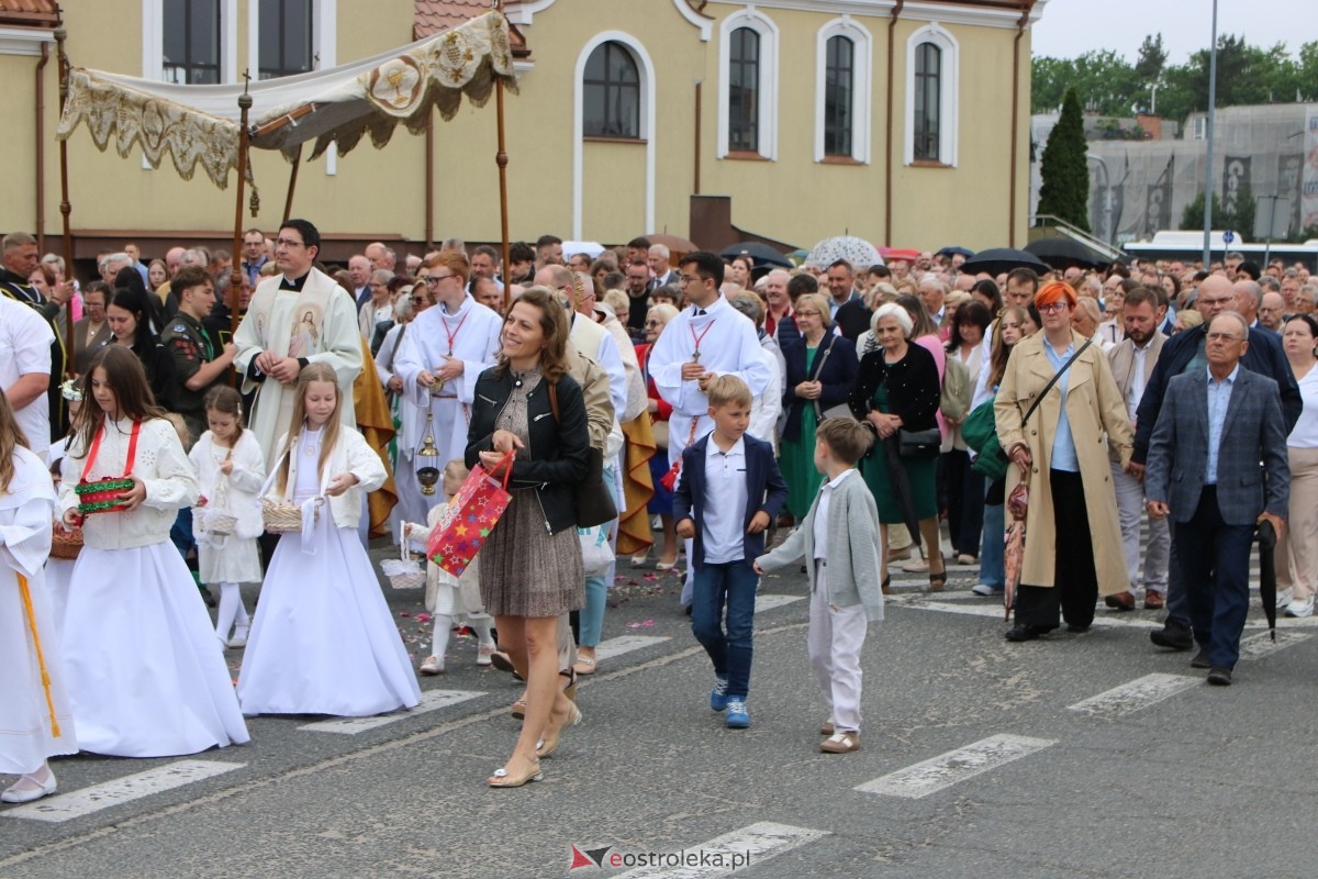 Uroczysta procesja Bożego Ciała w parafii pw. św. Franciszka z Asyżu [4.06.2026] - zdjęcie #85 - eOstroleka.pl