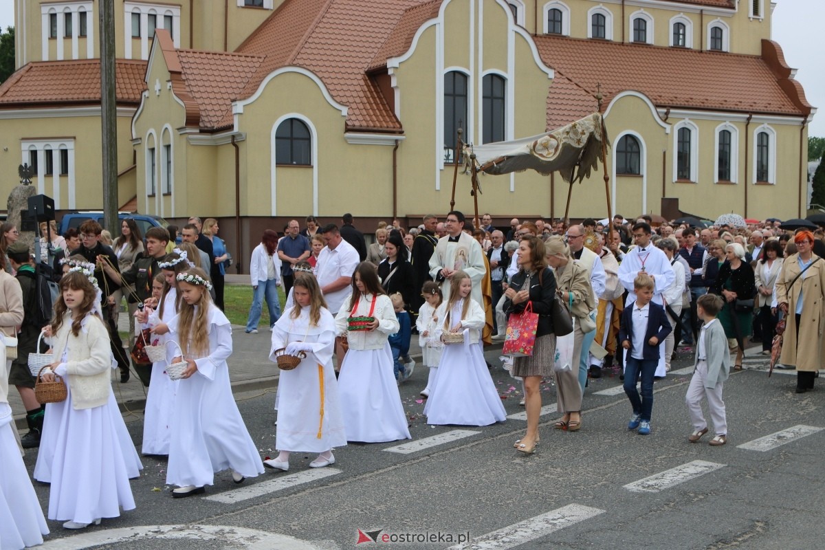 Uroczysta procesja Bożego Ciała w parafii pw. św. Franciszka z Asyżu [4.06.2026] - zdjęcie #84 - eOstroleka.pl